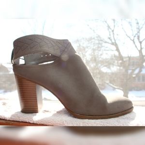 Suede boots - great condition